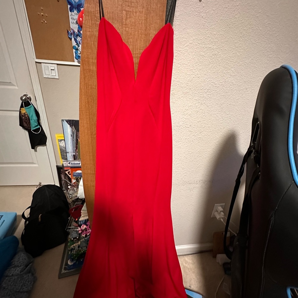NWT Windsor Women’s Large Red Deep V Strapless Gown